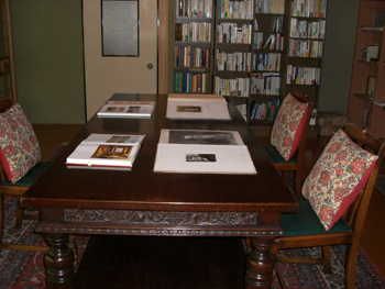 A studying and reading desk